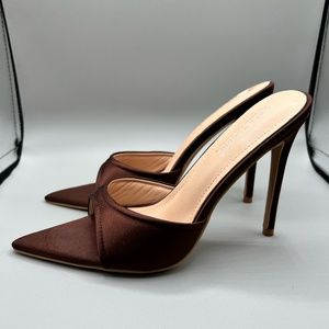 DAPE ROBBIN HEELS SIZE 9